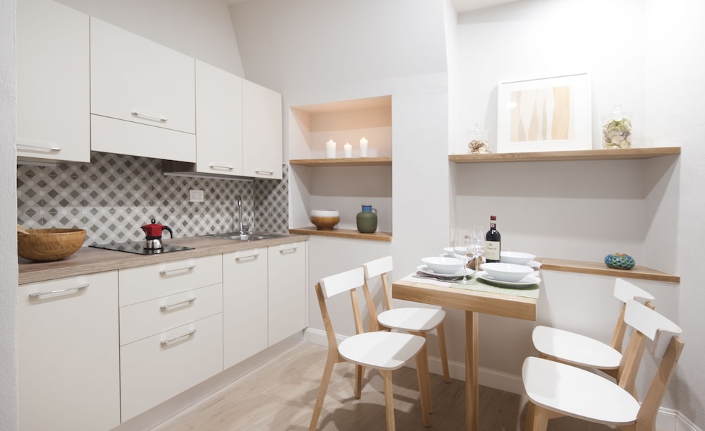 Deluxe Apartment, 1 Queen Bed with Sofa bed, Kitchen photo 3