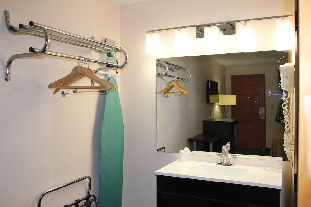 Standard Room, 2 Queen Beds - Photo 2