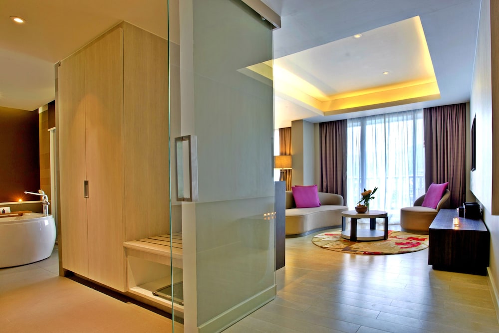 Superior Suite, 1 King Bed photo 3