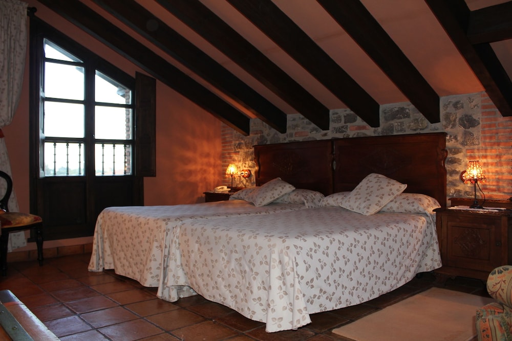 Standard Double or Twin Room - Photo 16
