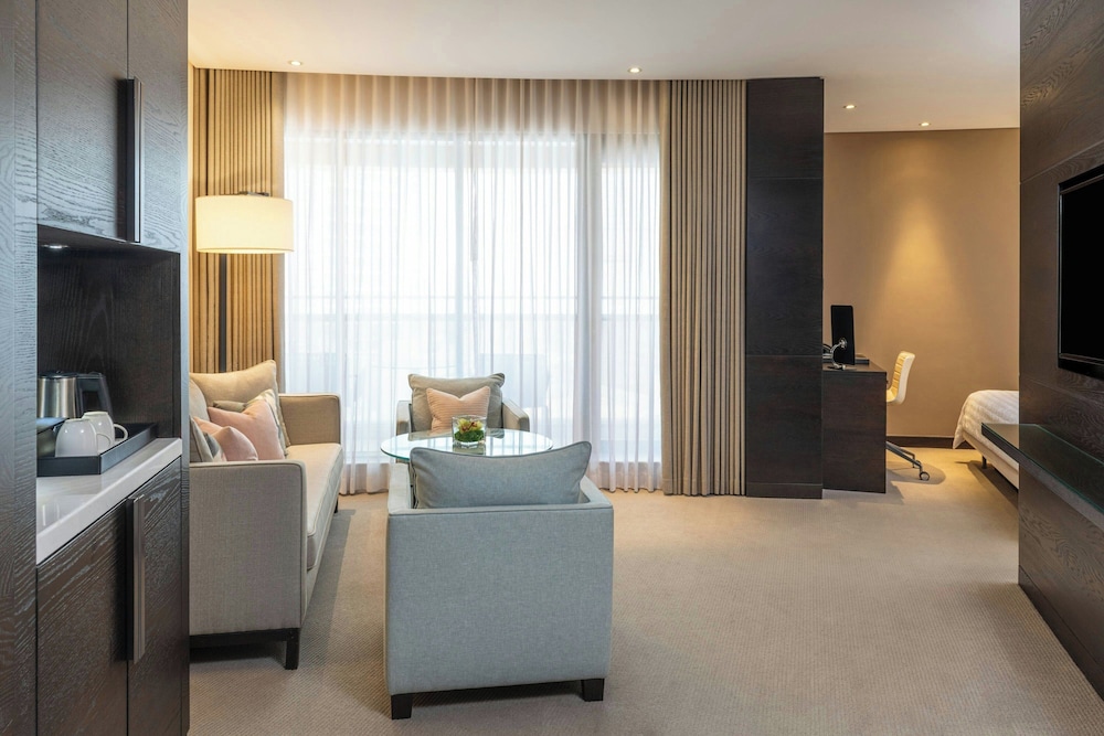 Superior Room, 1 King Bed (Balcony)