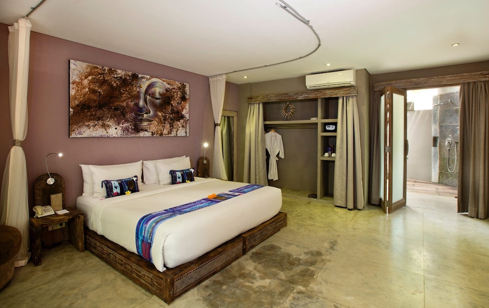 Available room thumbnail 5