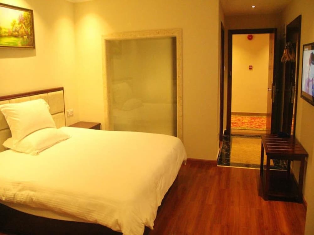 Business Queen Bed Room