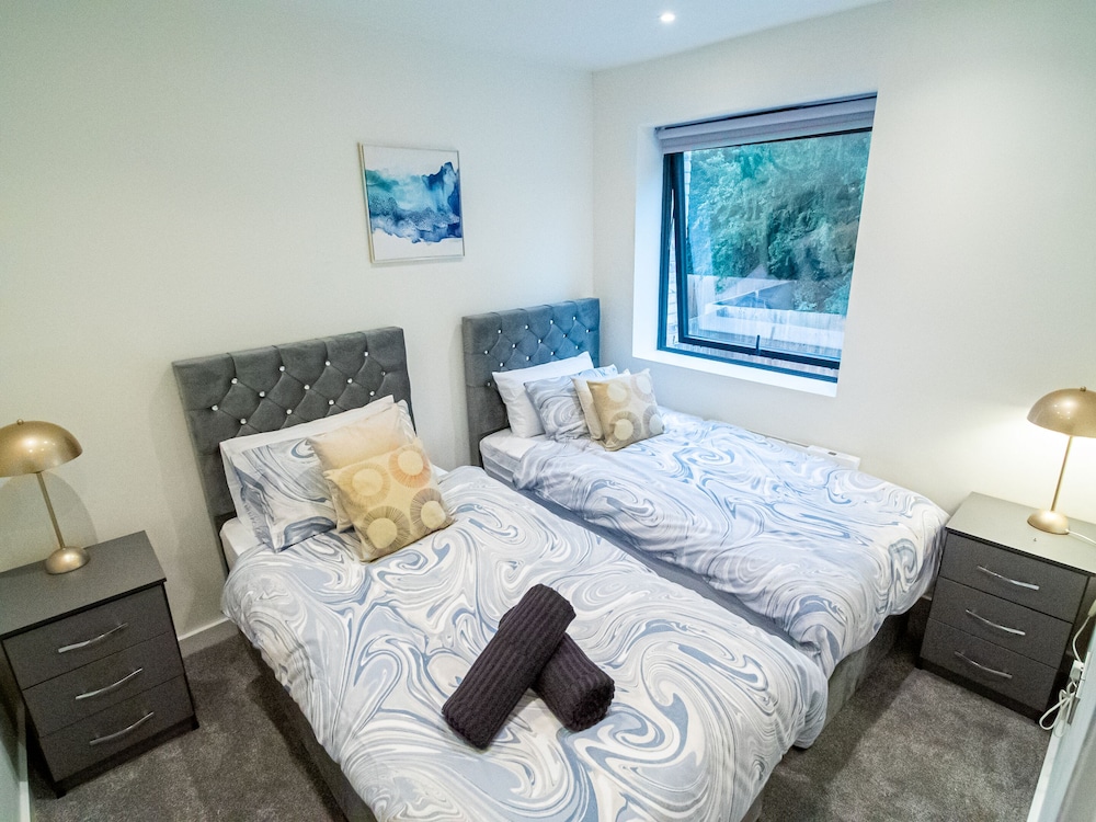 Bv Luxe 3 Slaapkamer Stadswoning in Bed Cliff Oaks, Foto 27