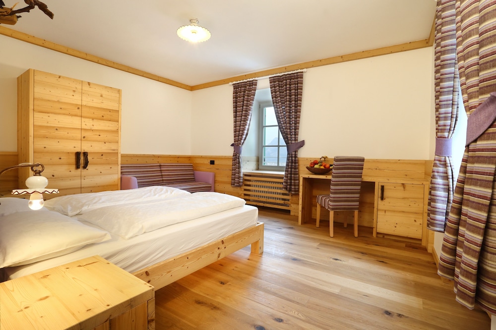 Double Room, 1 Queen Bed, Accessible, Valley View photo 3