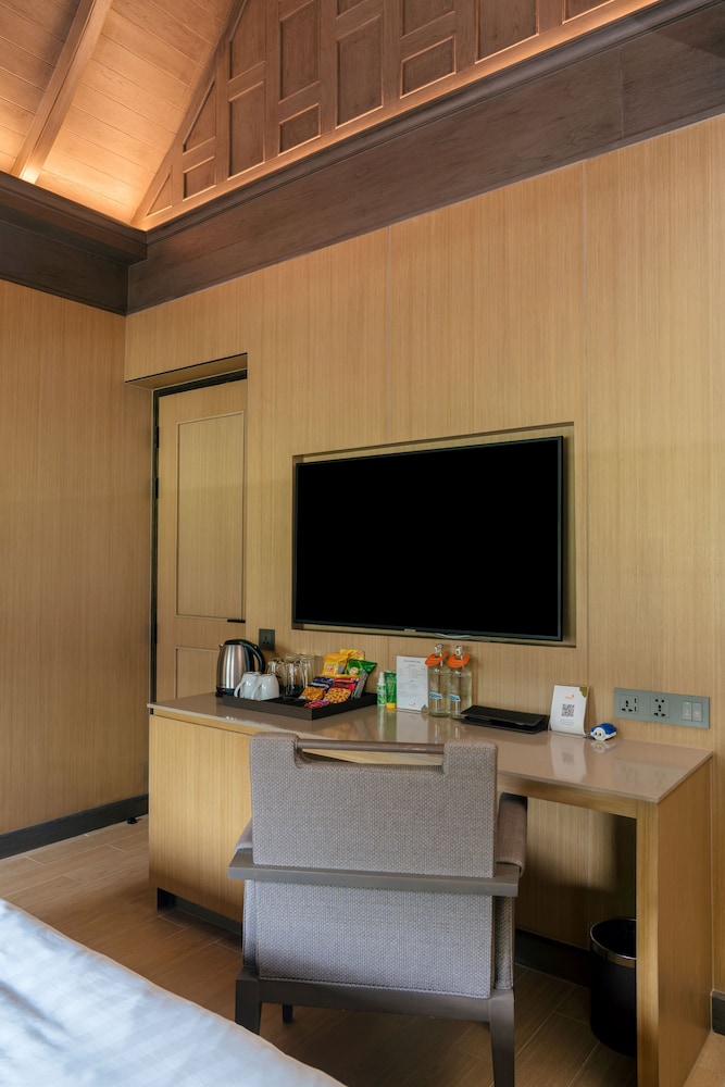 Superior Room, 1 King Bed - Photo 4