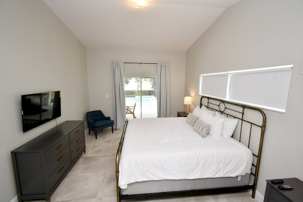 House, 5 Bedrooms photo 3
