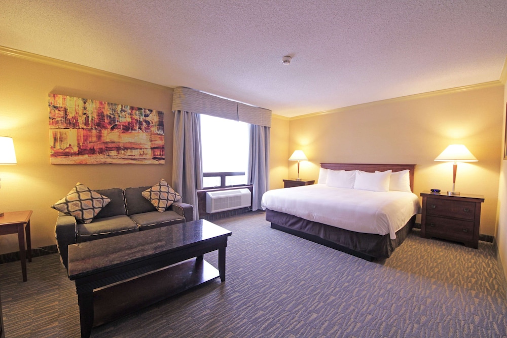 Suite, 1 King Bed, Non Smoking, Jetted Tub - Photo 1