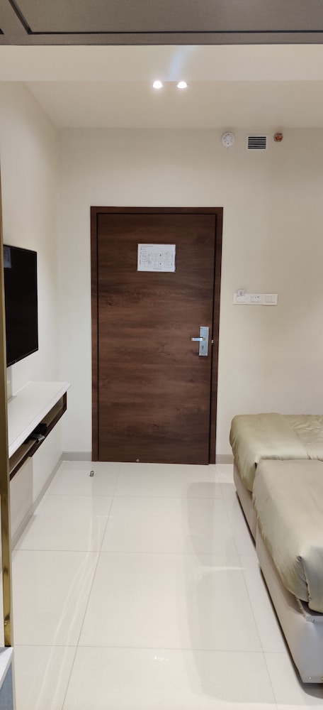 Deluxe Double or Twin Room - Photo 8