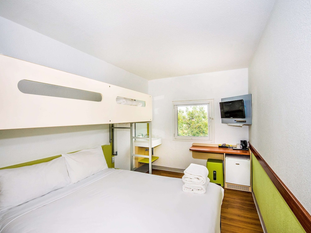 Standard Room, Multiple Beds - Photo 6