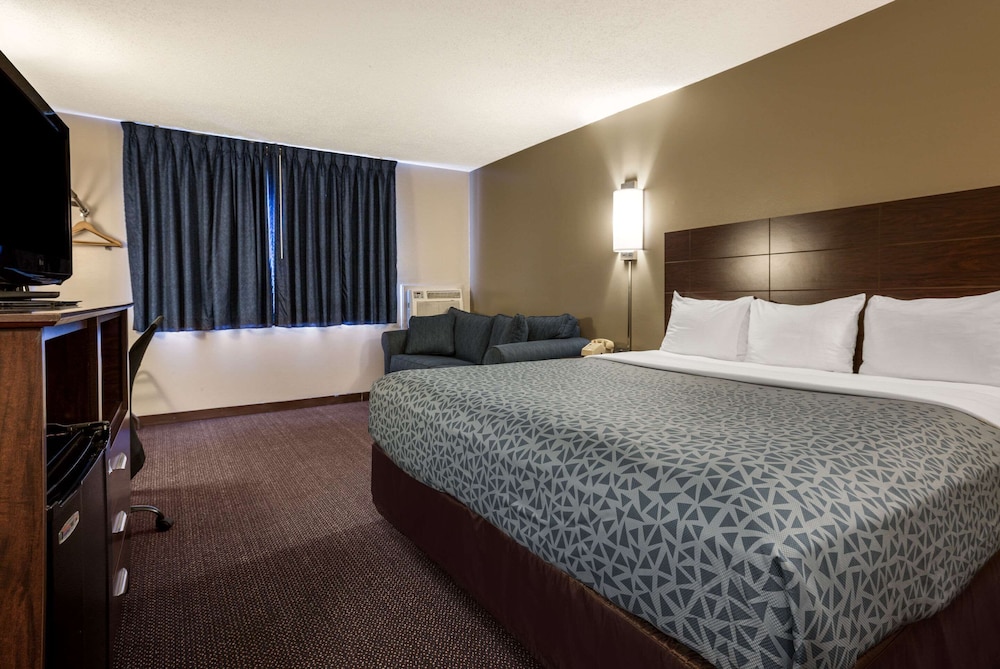 Standard Room, 1 King Bed with Sofa bed, Non Smoking (Upper Floor, No Pets) photo 2