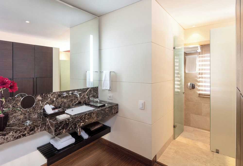 Premium Twin Room - Photo 4