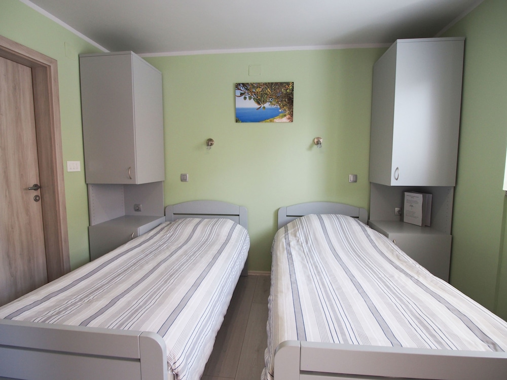 Room (3) photo 1