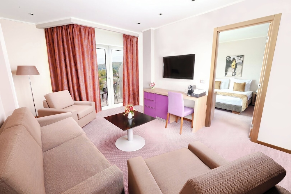 Suite, Hot Tub photo 2