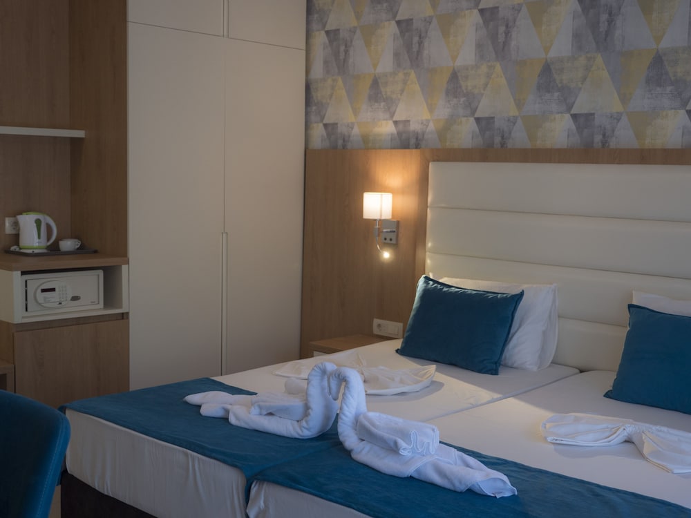 Standard Double or Twin Room photo 3