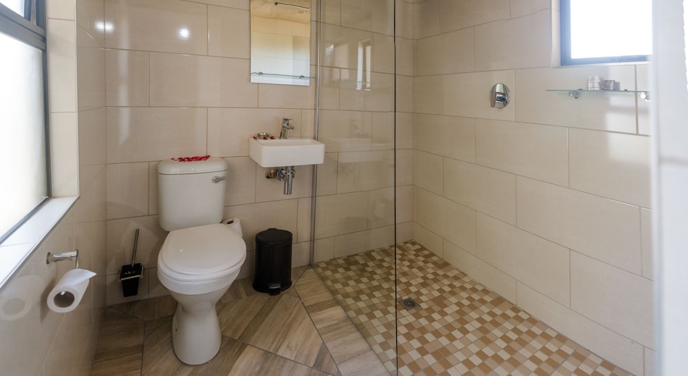 Family Room, Ensuite photo 3