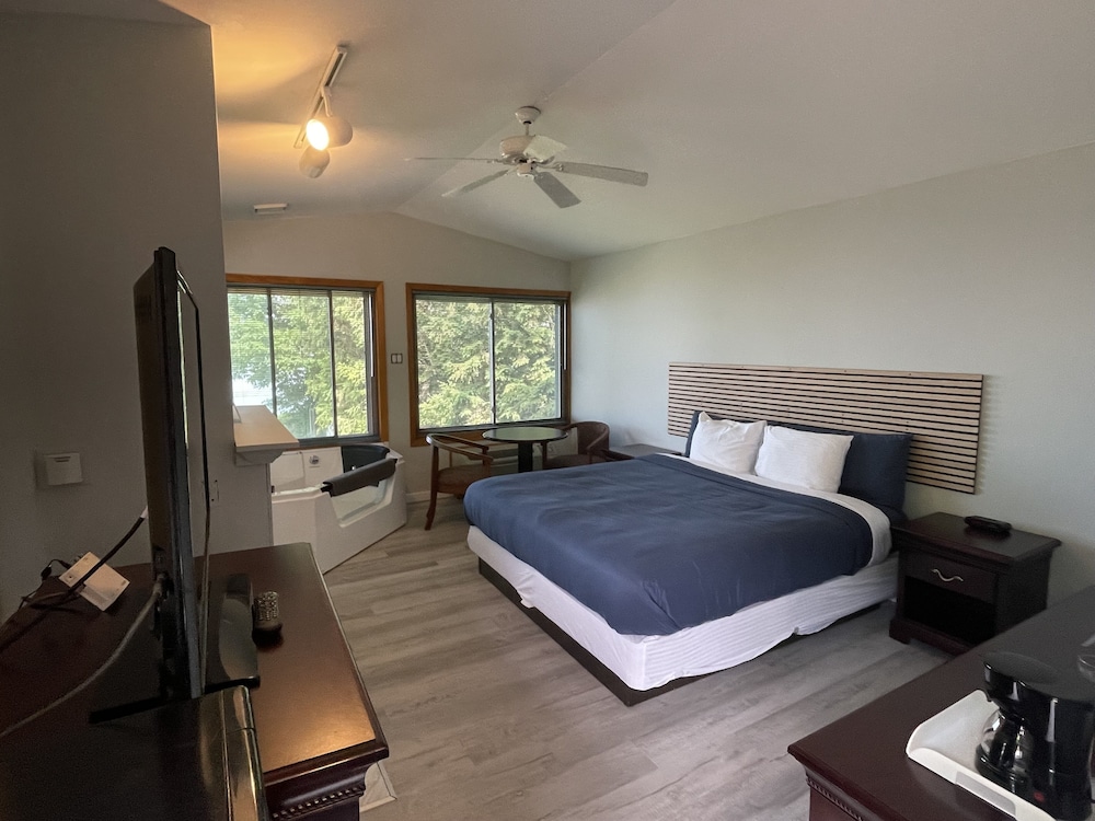 Luxury Lake View King, Jacuzzi photo 1