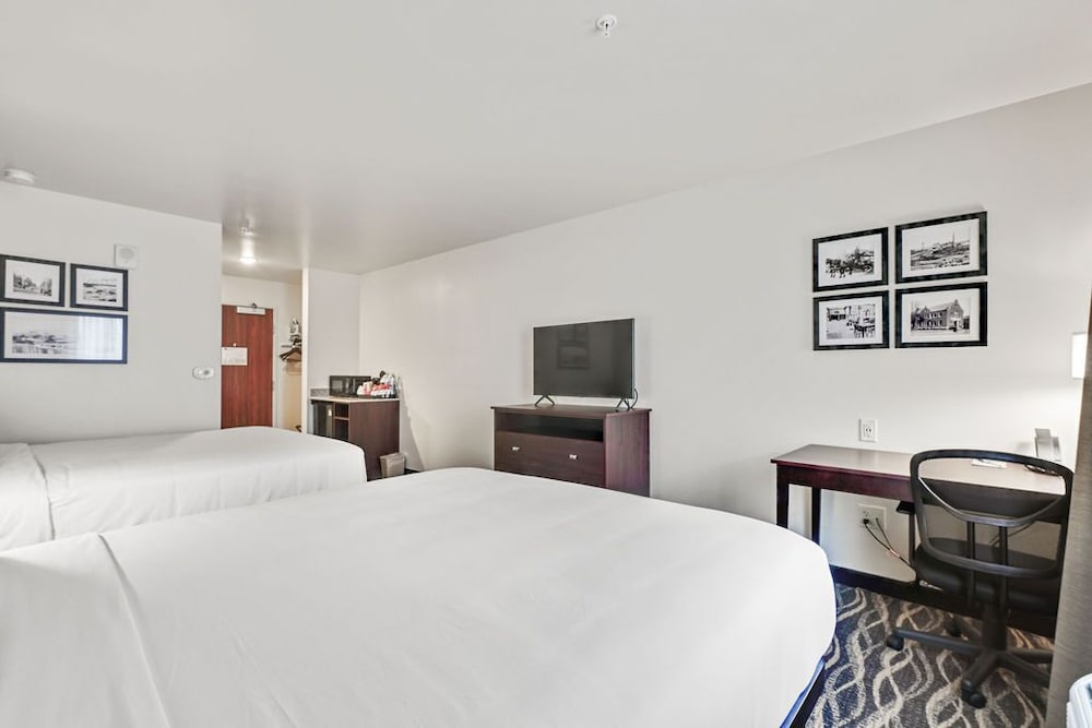 Room, 2 Queen Beds, Non Smoking - Photo 7