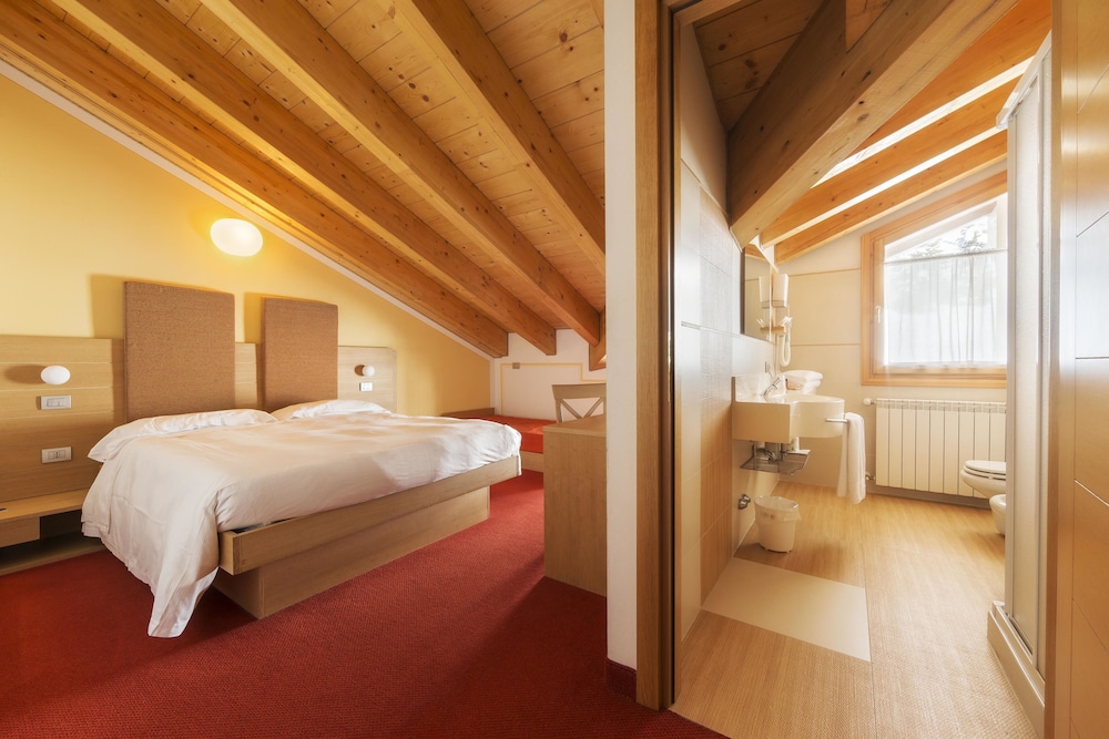 Basic Double Room photo 3