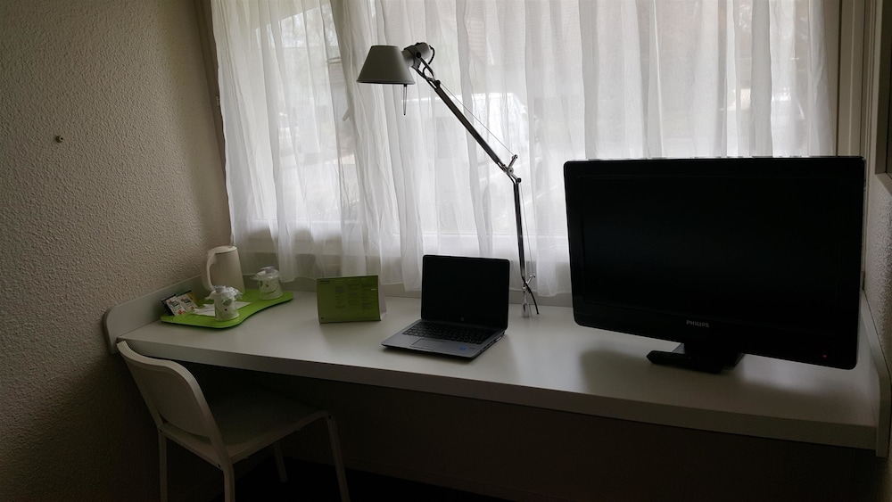 Standard Room, 1 Double Bed - Photo 8