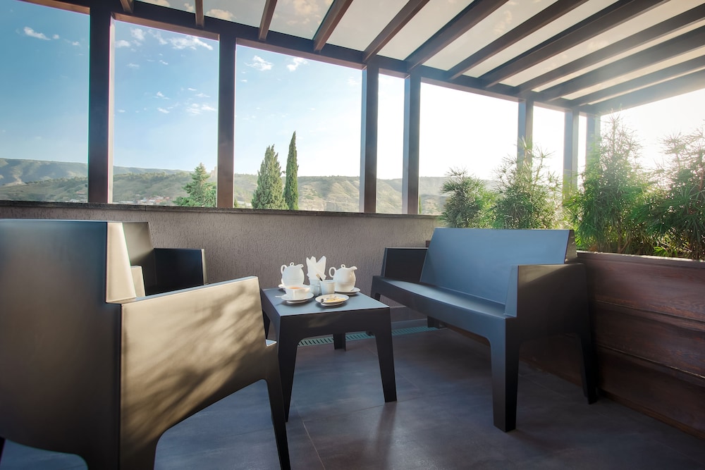 Luxury Triple Room, Terrace - Photo 4