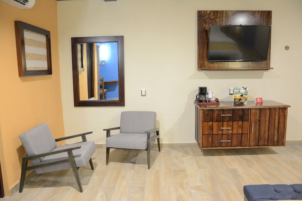 Suite, 1 Bedroom (Master) - Photo 4