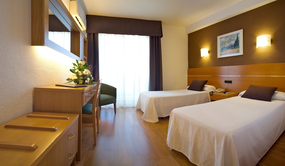 Triple Room (max 3 adults)