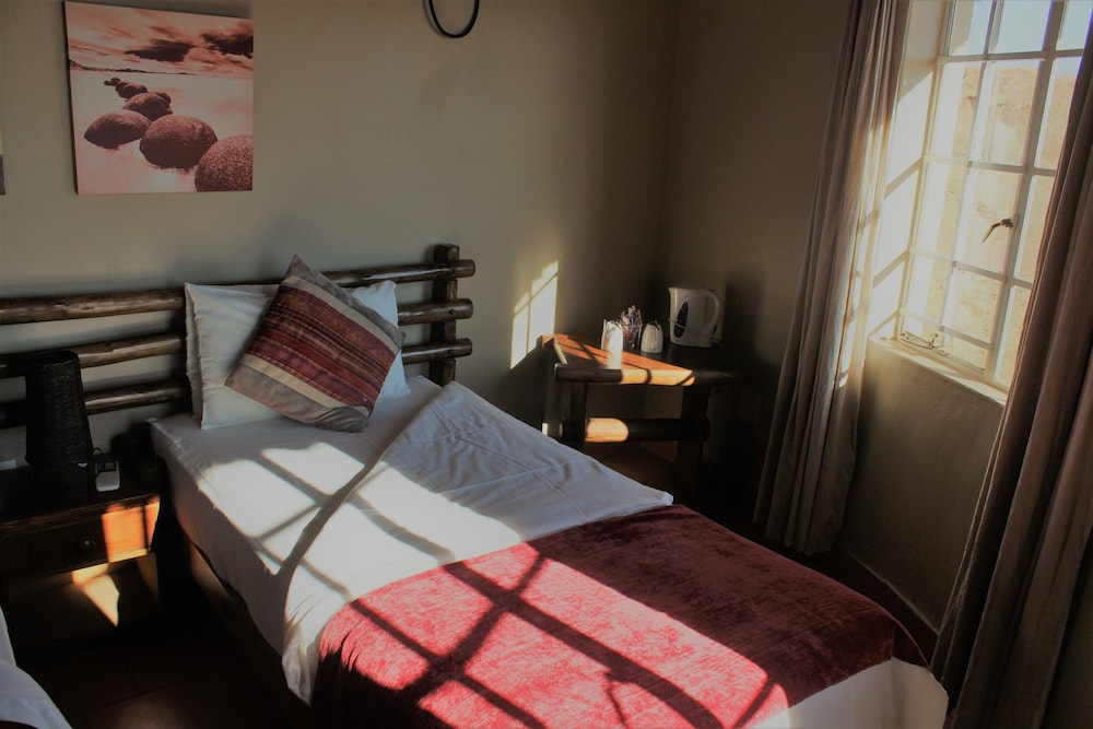 Comfort Double Or Twin Room, 2 Twin Beds, Pool Access, Lake View photo 3