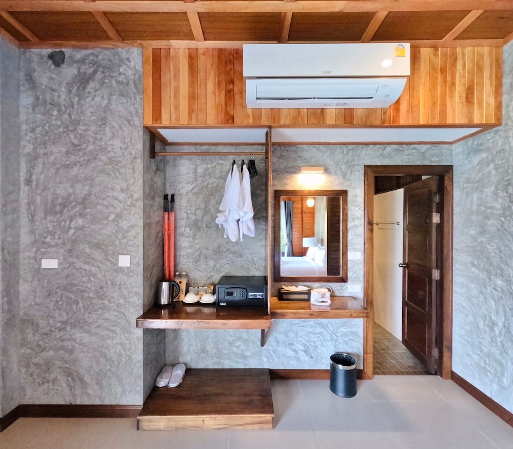 Villa with Private Pool (Free pick up and dop off at Mae Haad Pier) - Photo 6