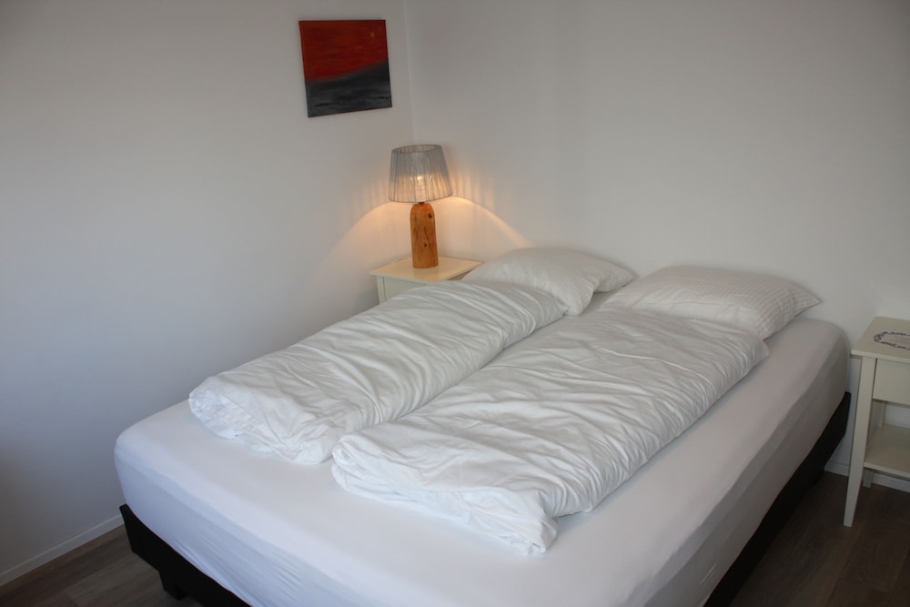 Basic Double Room, Shared Bathroom photo 2
