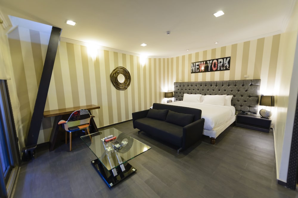 Family Room, 1 Bedroom, Pool View photo 1