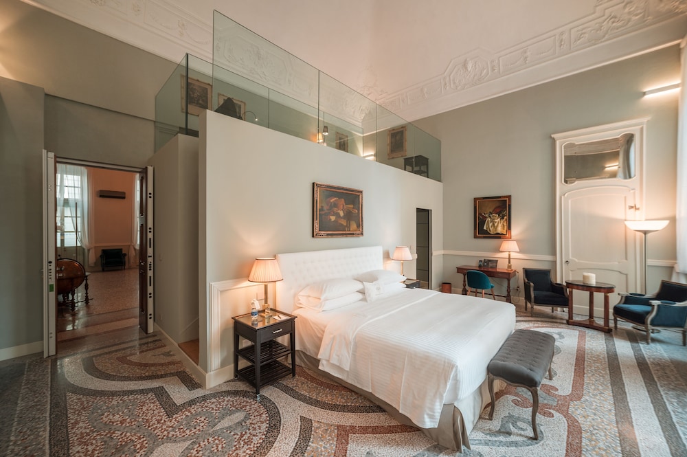 Luxury King Room photo 3