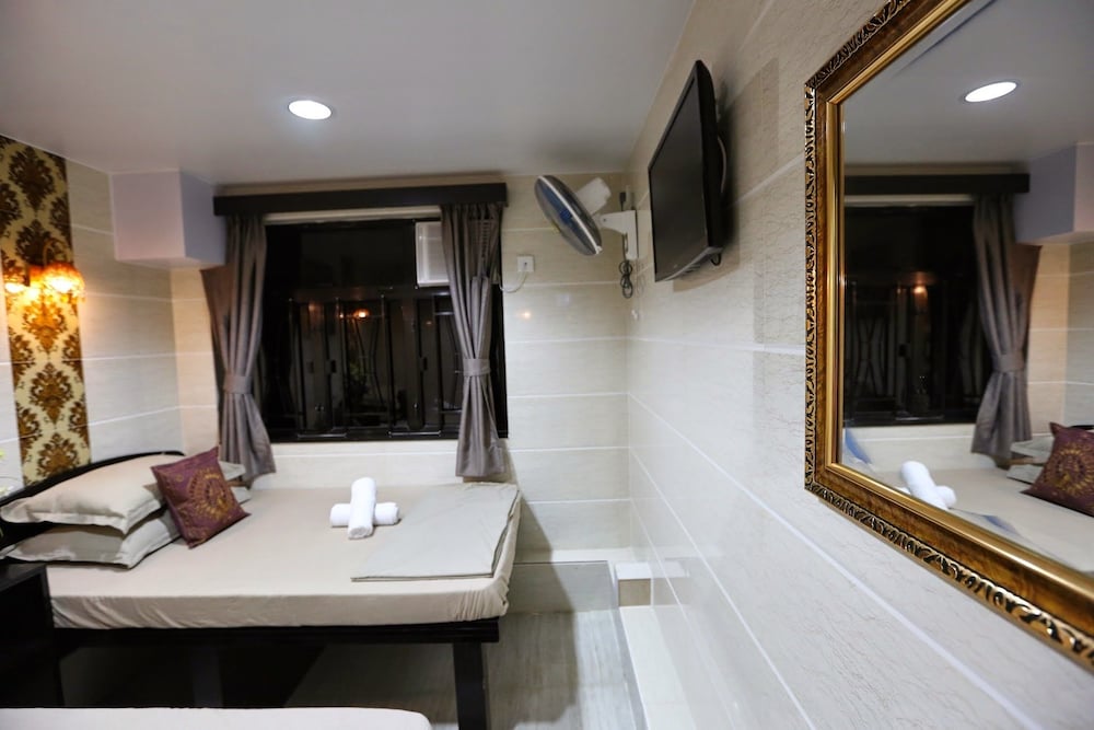 Family Room, Private Bathroom photo 3