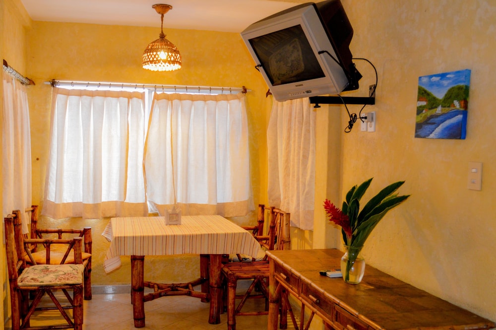 Traditional Double Room, 2 Double Beds, Kitchenette, Beach View photo 2