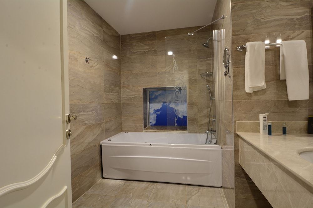 Standard Suite, Sea View, Corner photo 3
