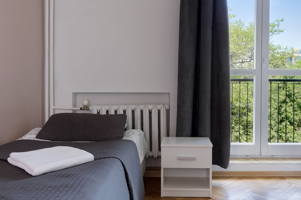 Standard Room, 2 Twin Beds, Shared Bathroom
