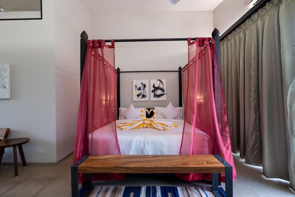 Executive Double Room, 1 Bedroom, Non Smoking, Pool Access - Photo 1