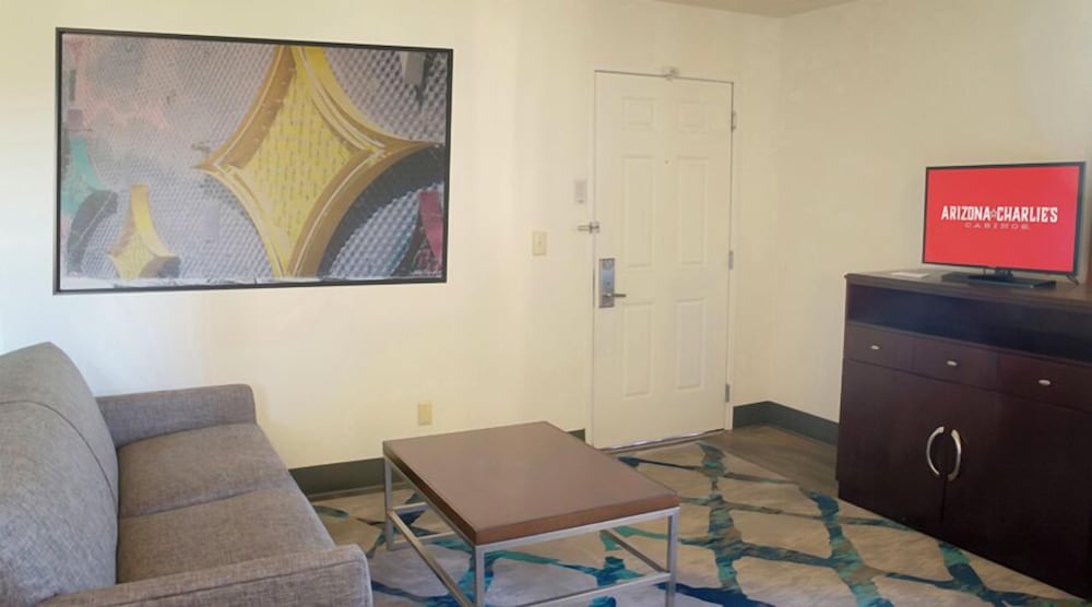 Deluxe Suite, 2 Double Beds - Photo 3