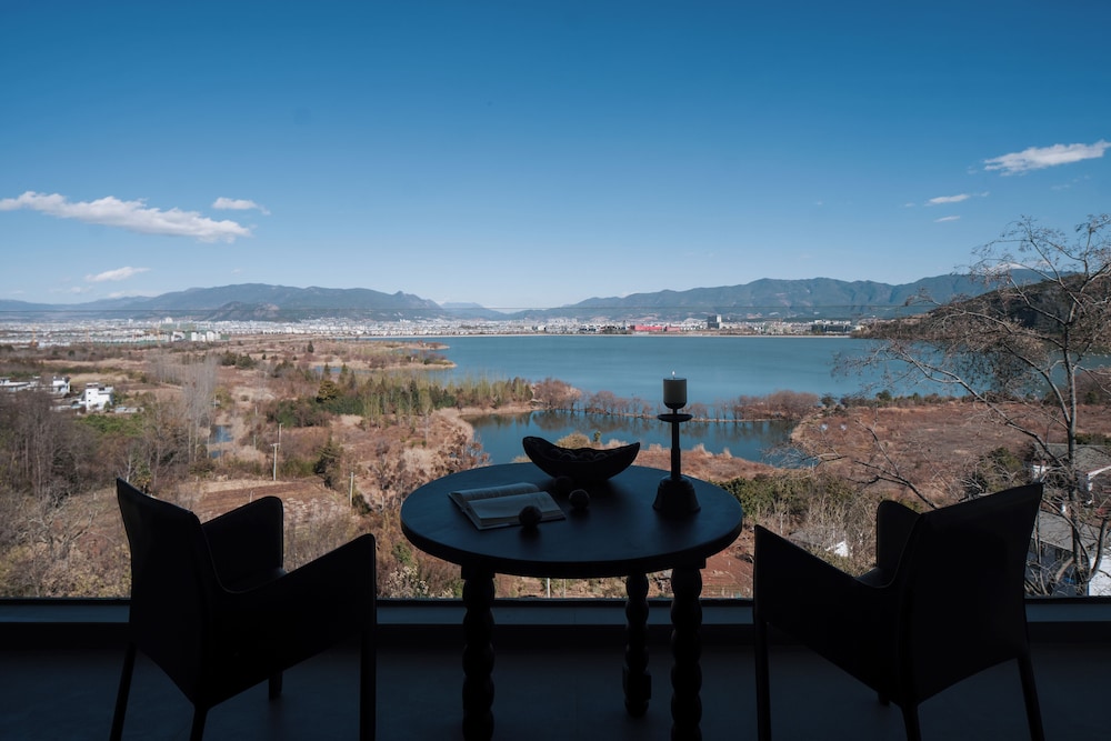 Elite Suite, Lake View