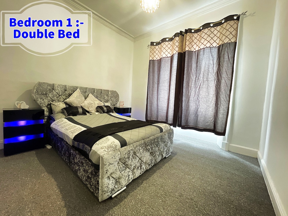 Apartment, 3 Bedrooms, Fireplace, City View photo 1