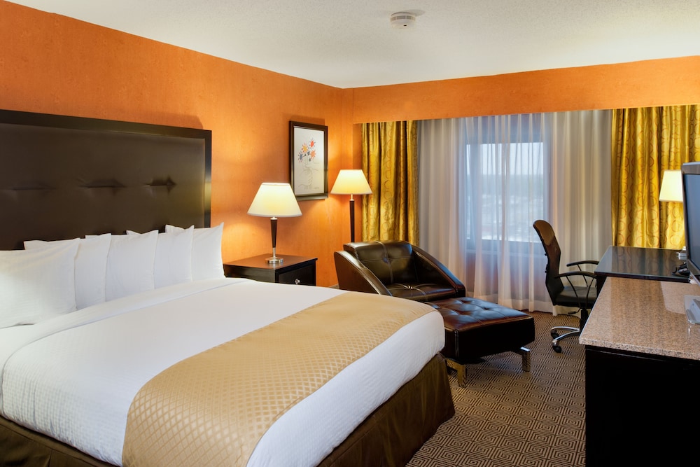 Junior Suite, One King Bed, Non-Smoking photo 3