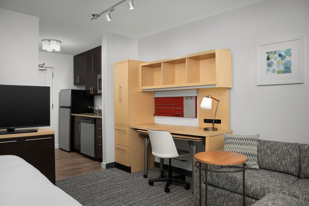 Studio, 1 King Bed with Sofa bed (Hearing Accessible) photo 3