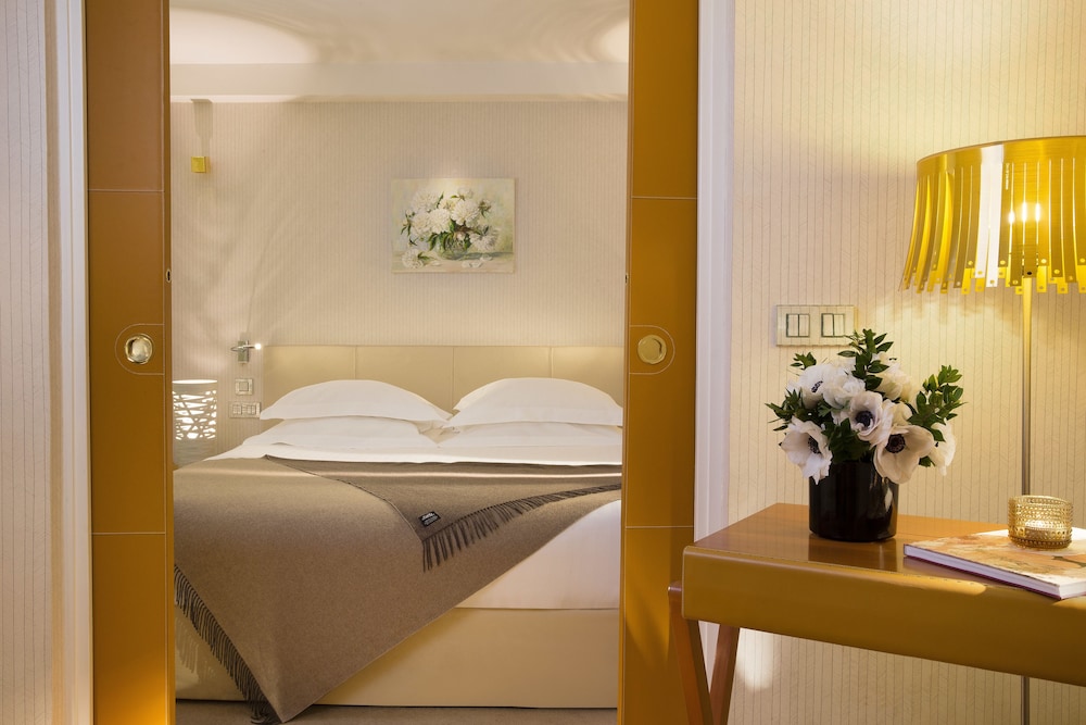 Deluxe Suite (Parisienne)