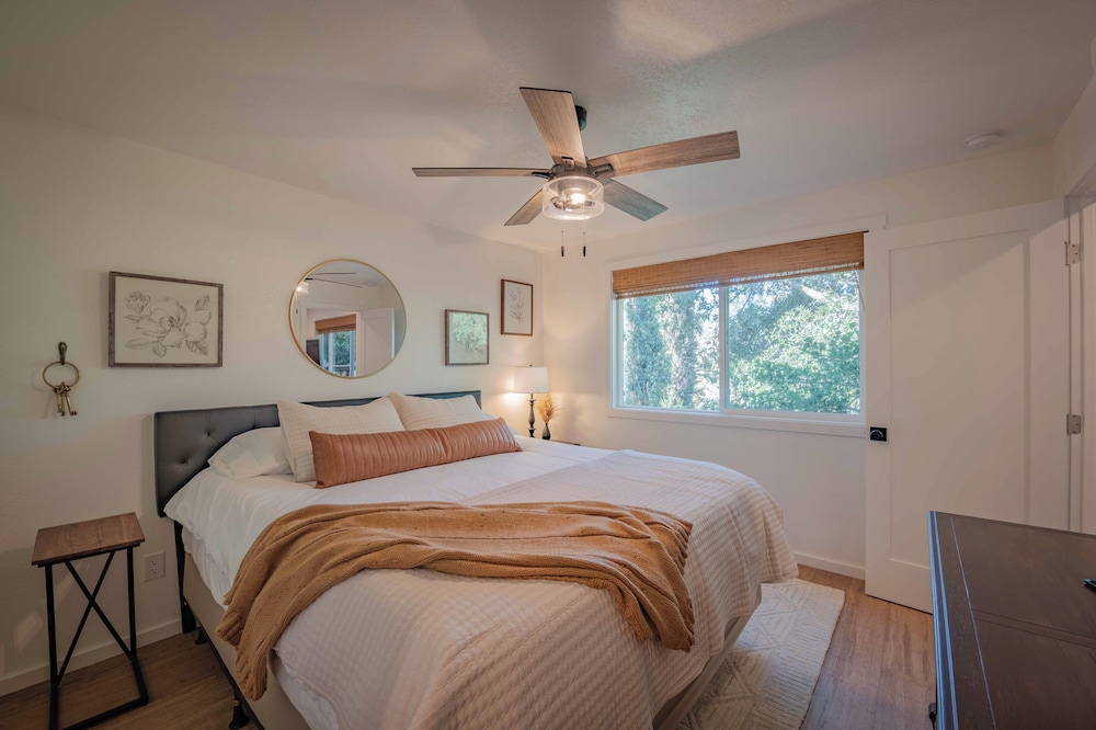 House, Multiple Beds, Patio, Garden View (Downtown Treehouse) photo 2