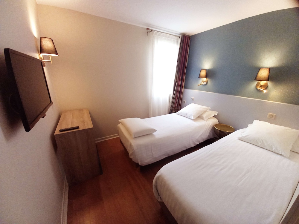 Standard Room, 2 Twin Beds - Photo 2