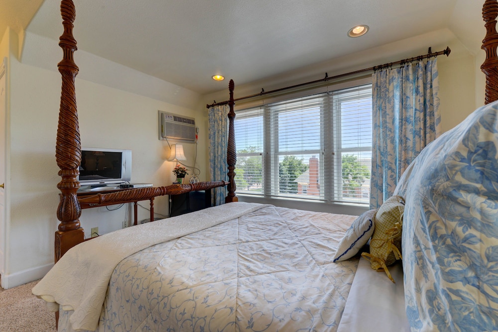 Traditional Suite, Ensuite, Mountain View (Driftwood-5) photo 2