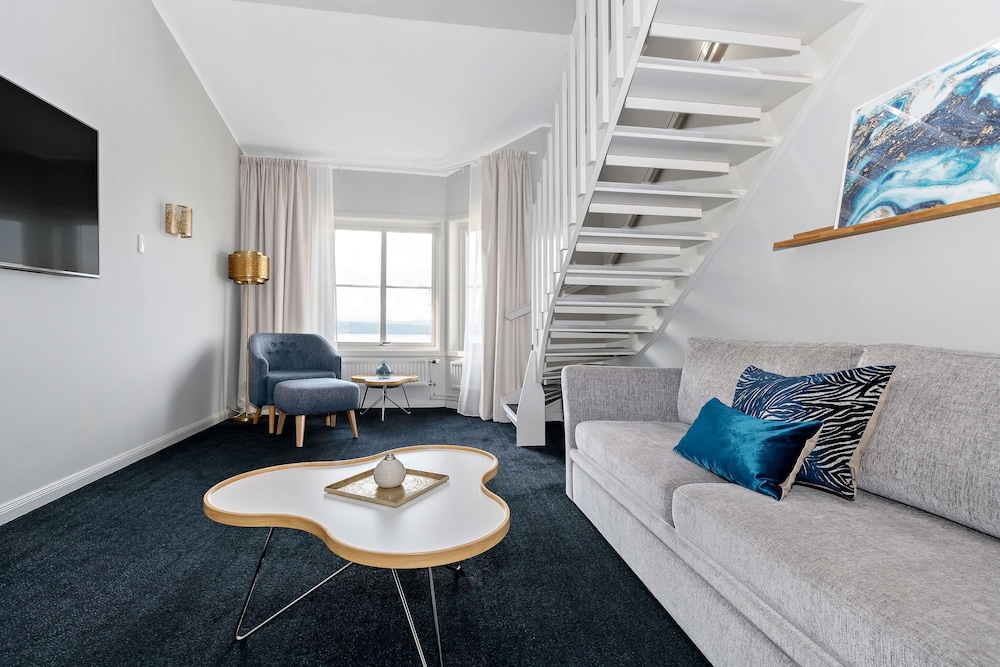 Suite, 2 Twin Beds, Non Smoking, Sea View (with Sofabed) - Photo 5