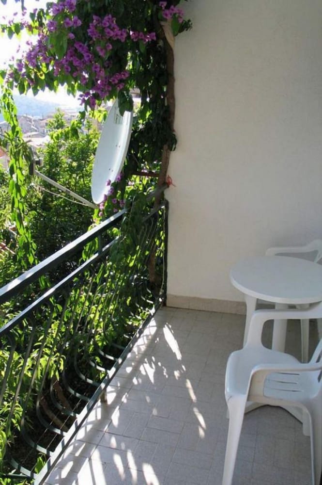 Studio (Sini - with parking - SA2 (2))