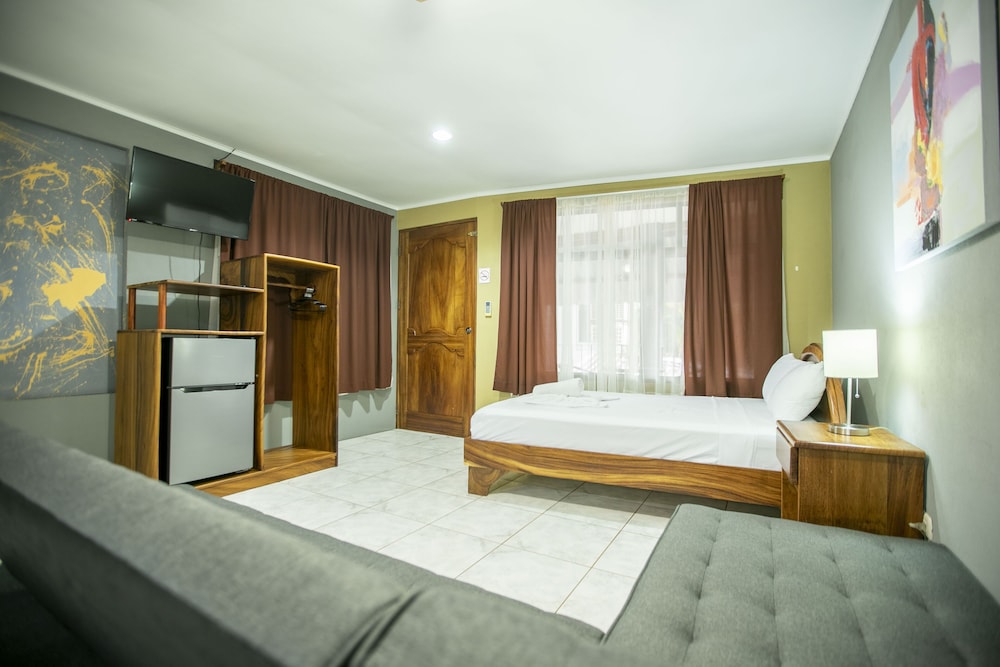 Comfort Studio, 1 Queen Bed With Sofa Bed, Kitchenette photo 3