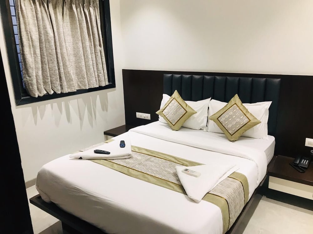 Deluxe Room - Photo 8